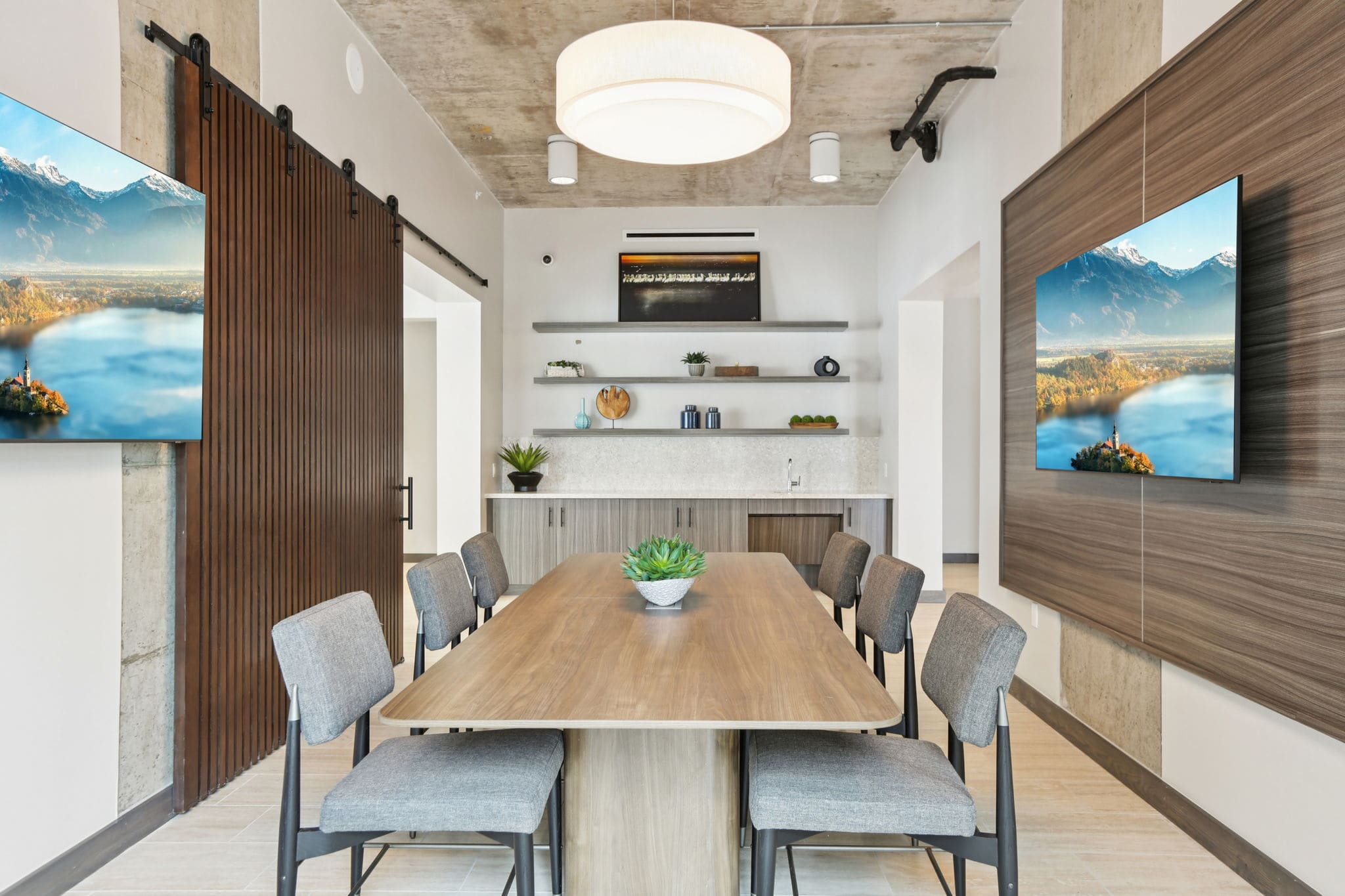 Interior photo of the Breeze property in Winter Haven